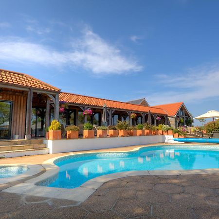 The Farmhouse Hotel And Restaurant Saint Saviour Extérieur photo