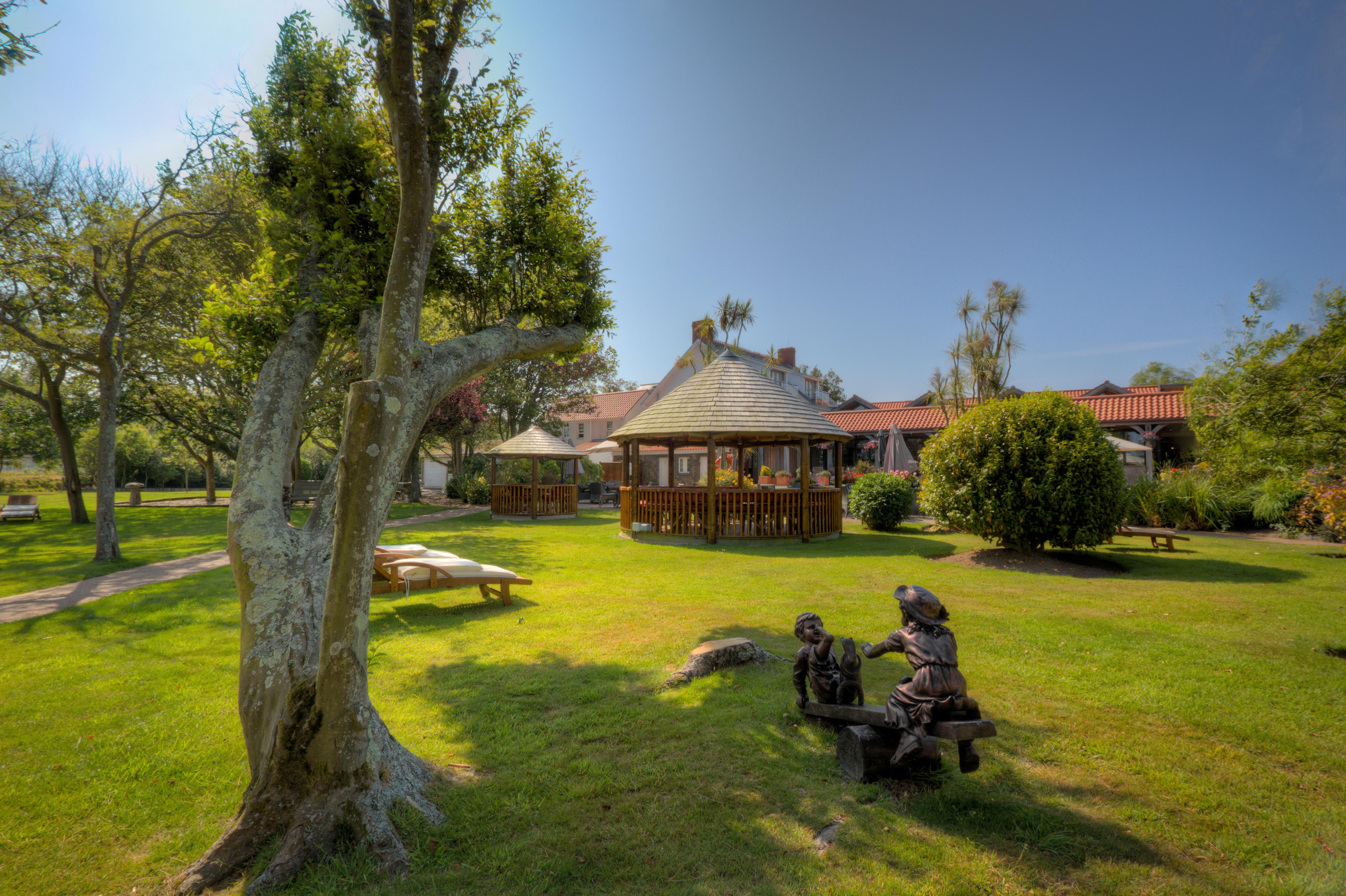 The Farmhouse Hotel And Restaurant Saint Saviour Extérieur photo