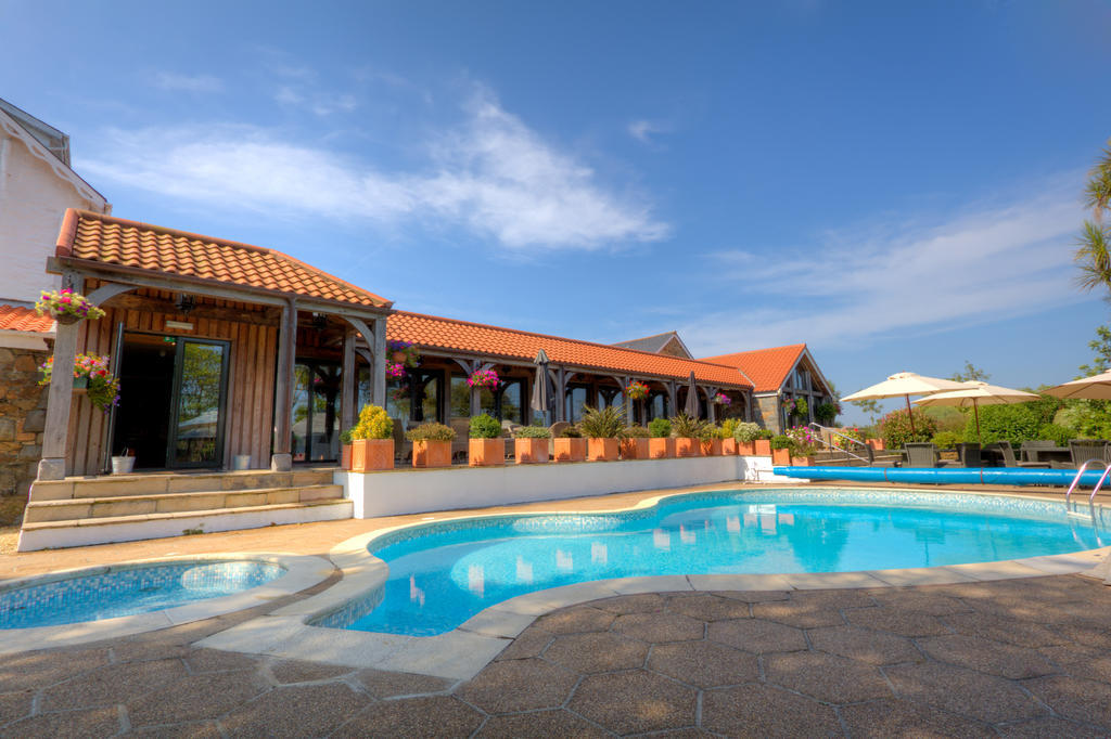 The Farmhouse Hotel And Restaurant Saint Saviour Extérieur photo